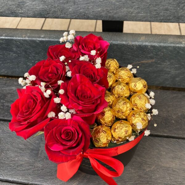 Caja de 7 Rosas rojas con Bombones
