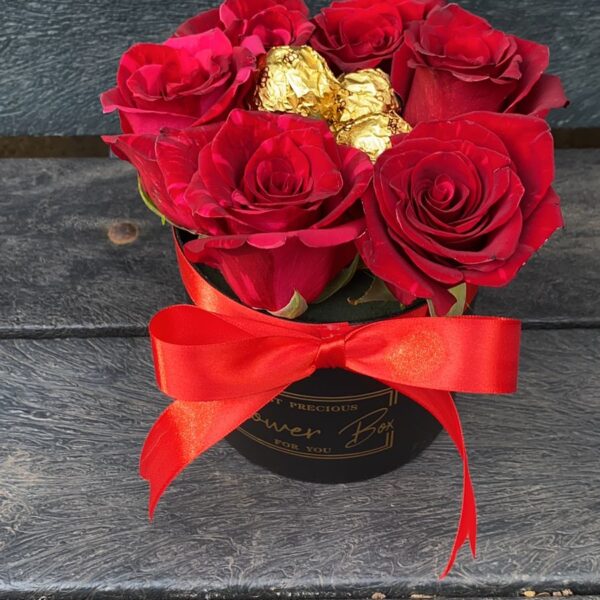 Caja de Rosas Rojas con Bombones 6