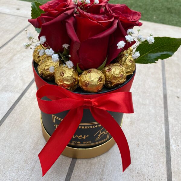 Caja de 4 Rosas Rojas con Bombones